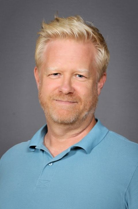 en person med blondt hår