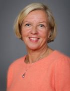 en person iført rød skjorte