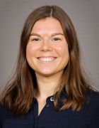 en person som smiler til kameraet