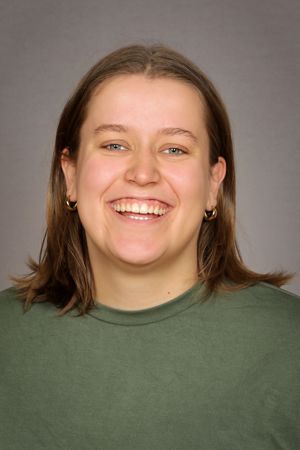 en person som smiler til kameraet