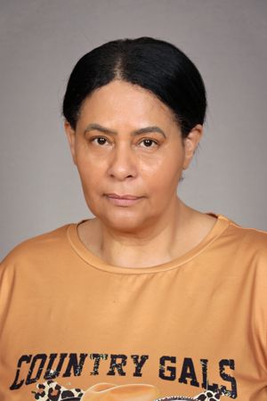 en person med gul skjorte